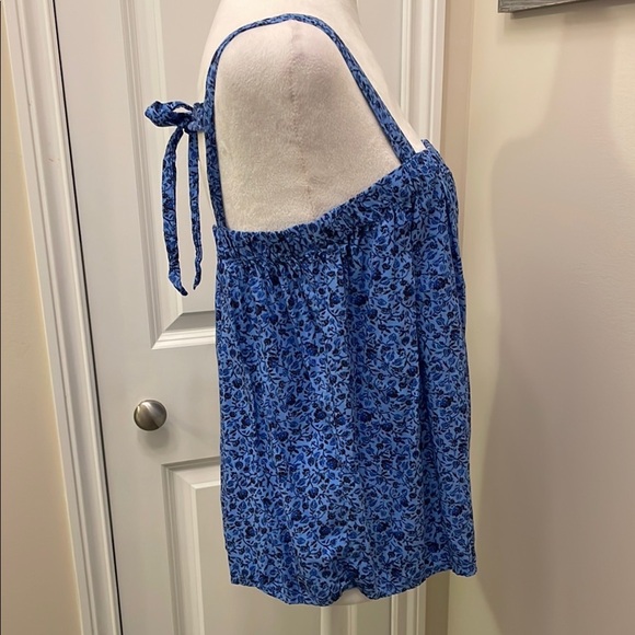 Old Navy Blue and White Relaxed Fit Camisole Tank Top Floral soft rayon NWOT - Picture 4 of 12